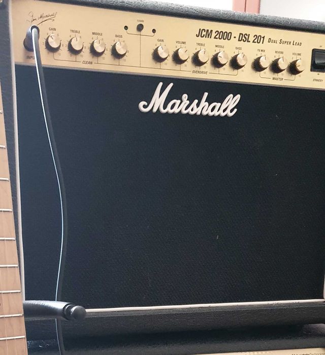 Marshall JCM 2000 DSL 201 Dual super lead лампово комбо кабинет