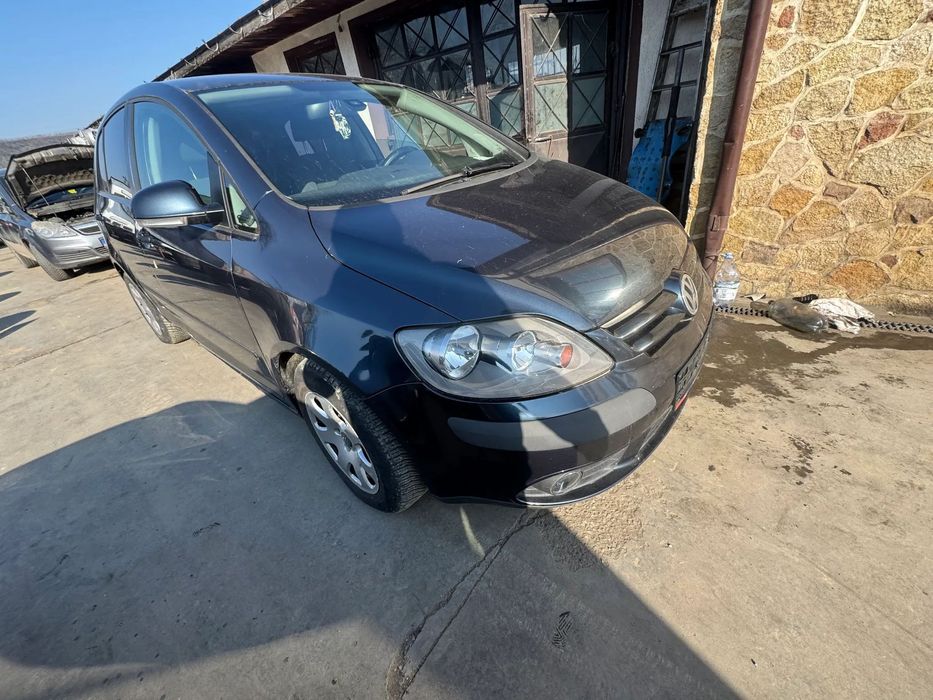 Dezmembram Volkswagen Golf 5 Plus 1.9 BKC