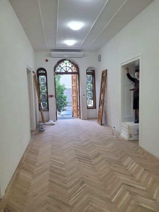 Reconditionez usi, mobila, ferestre.