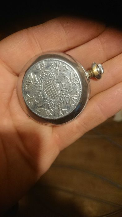 Продам часы ретро работают