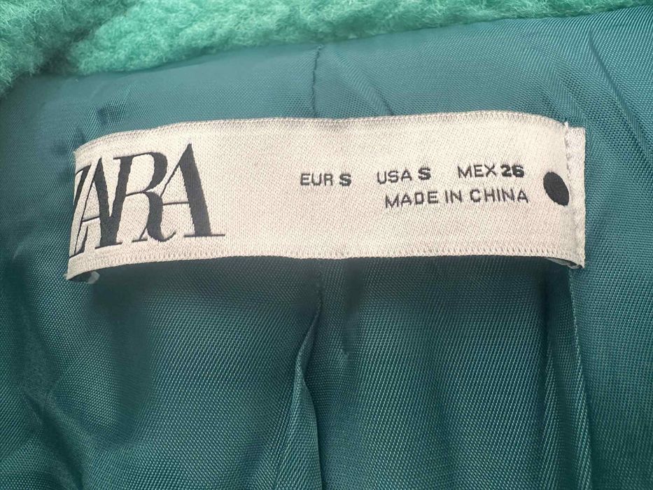 Zara страхотно изумруденозелено пухкаво палто, 36 размер
