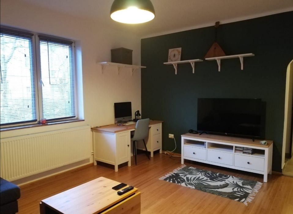 Inchiriez ap 2 camere bloc tip vila Tractorul