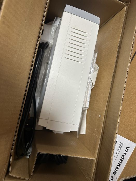 UPS APC Back-UPS CS 500 – Nou la cutie, cu BATERIE NOUĂ inclusă