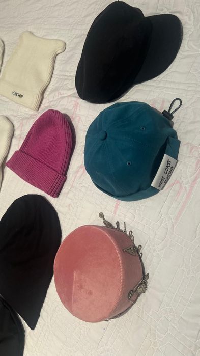Шапки разные женские