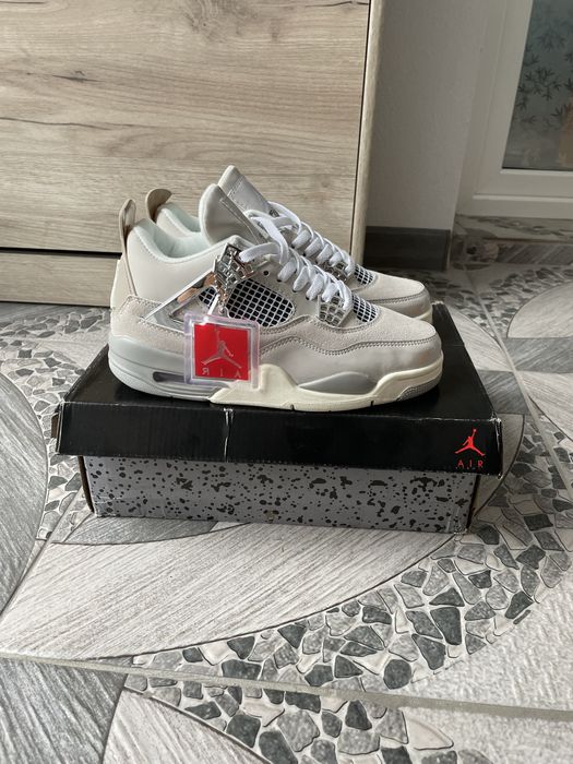 Jordan 4 frozen moments marimea 40