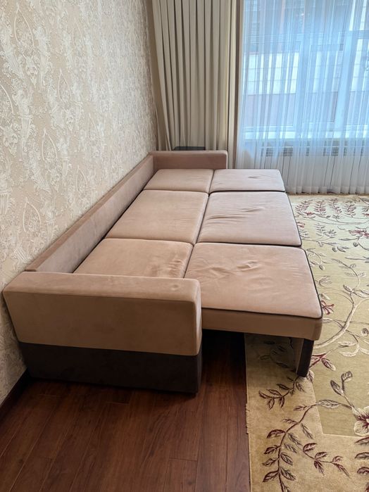 Удобный, длинный диван