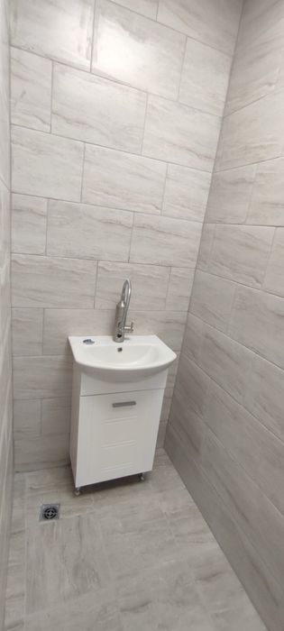 Склад с рампа под наем-след ремонт, с офис.