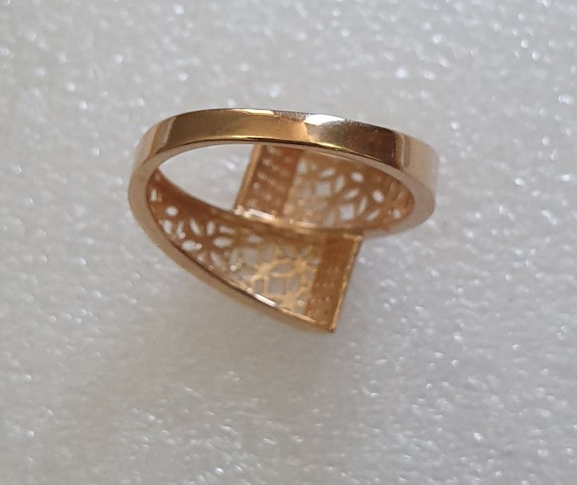 Кольцо    золотое.