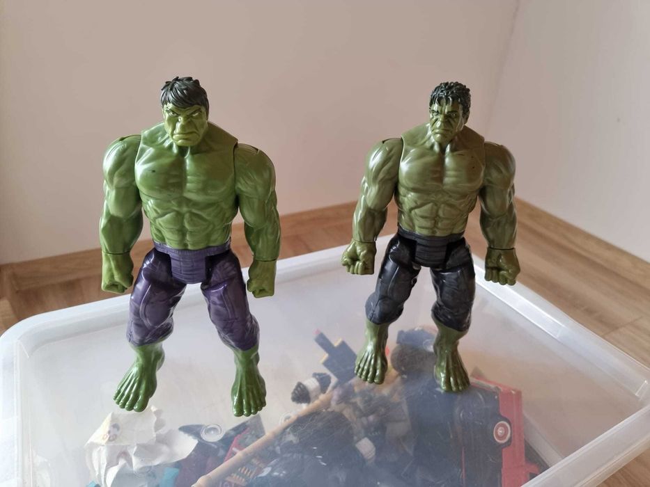 Vând figurine cu eroii copilăriei