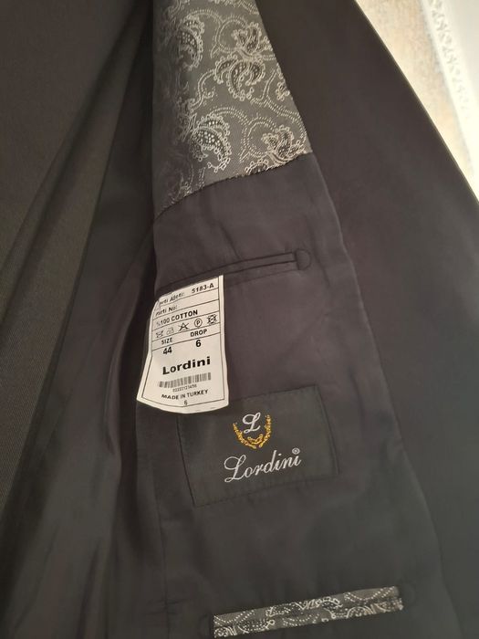 Продам костюм на подростка.