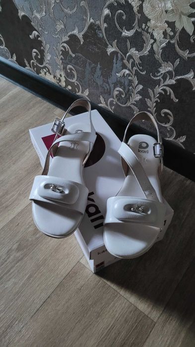 Продам сандалии,можно невесте