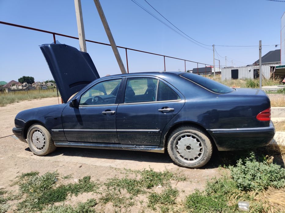 Срочно продам Мерседес w210 3,2