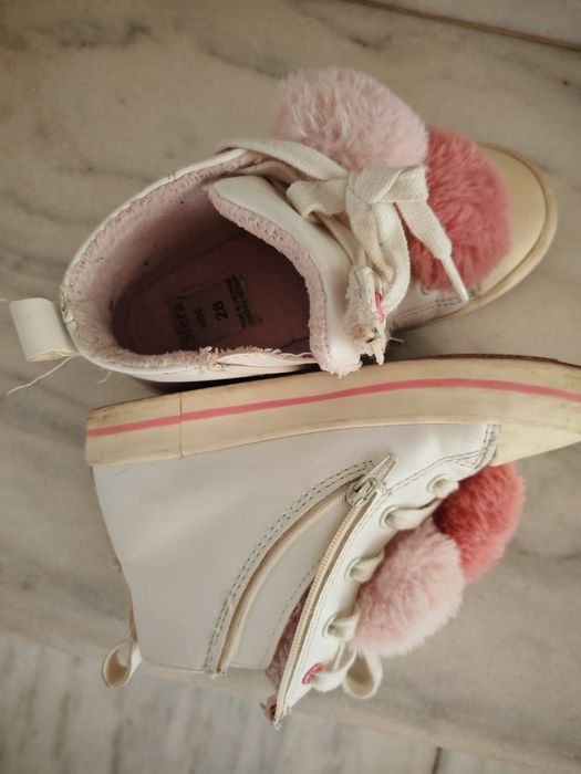 Adidași îmblăniți albi