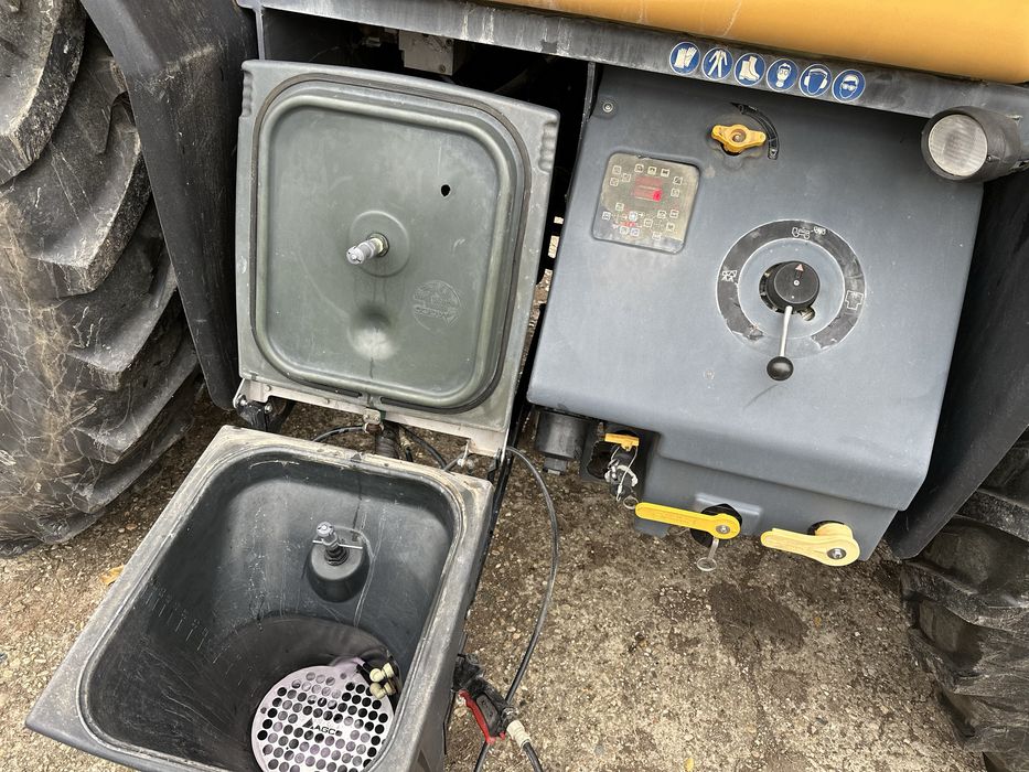 Sprayer Challenger Rogator 645, inaltime si ecartament ajustabile