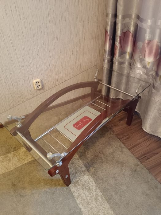 Журнальный столик со стеклом