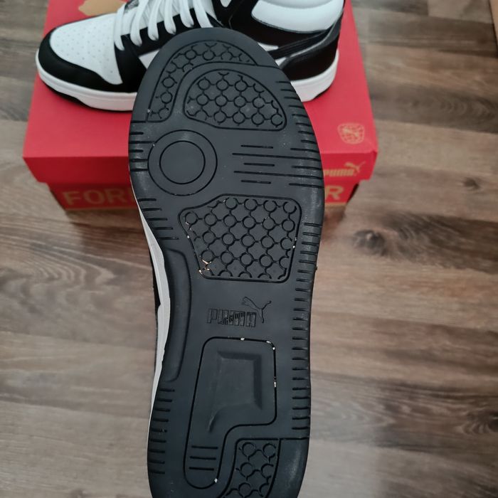 Кецовете Puma Rebound V6.