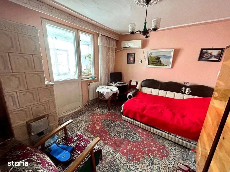 De vanzare apartament cu 3 camere, situat central,spatios,Pret: 55000e