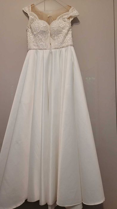 Rochie mireasa model 2022