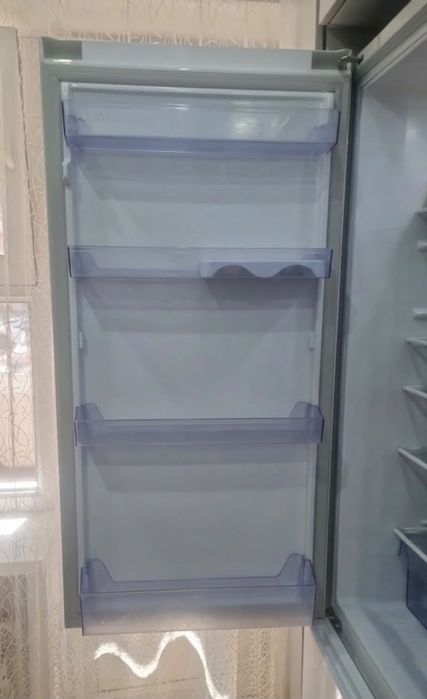 Холодильник трёх камерный