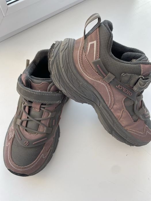 Продам 36р кроссовки