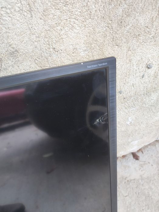 Телевизор SHARP 40' за части с дистанционно и крачета.