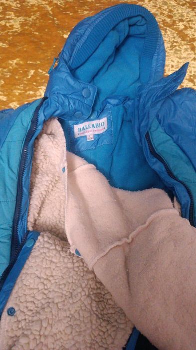 Детские куртки продается