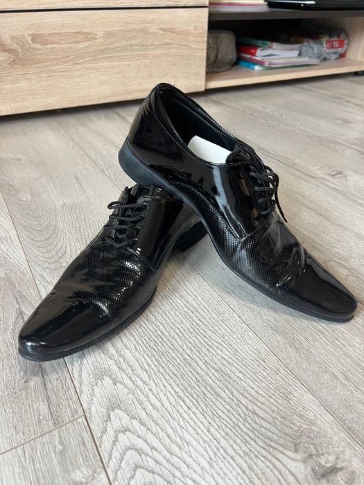 Елегантни мъжки обувки 40 номер КАТО НОВИ