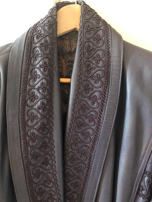 Vând 2 haine de piele naturala ,de dama