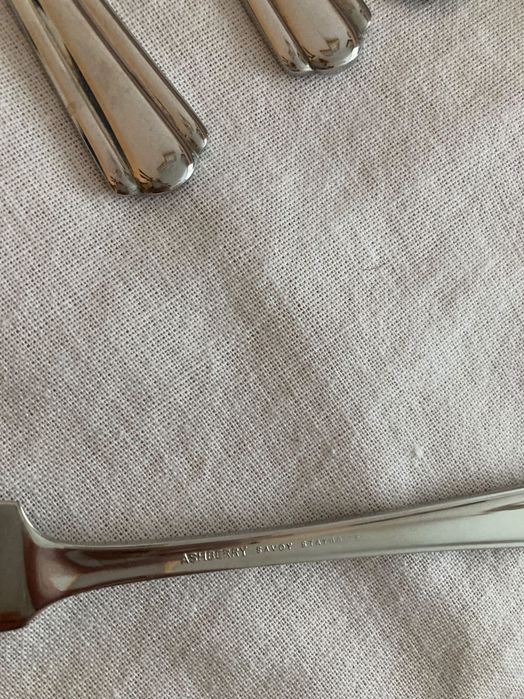 Комплект вилици и ножове за риба и 6 кафени лъжички