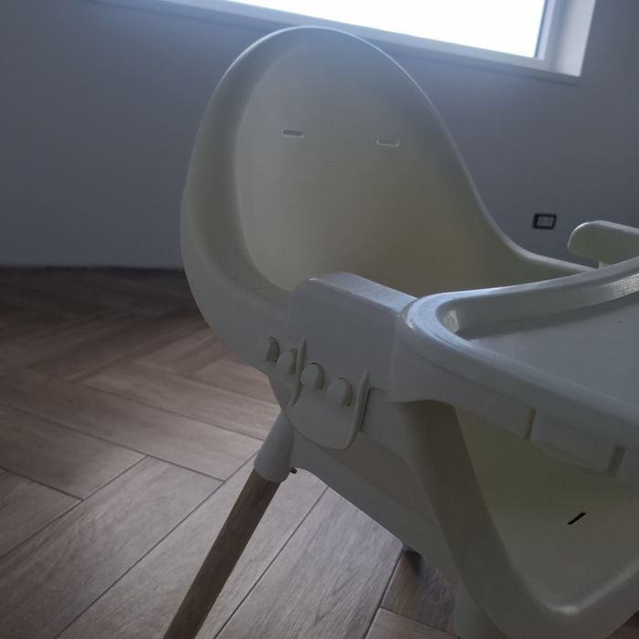 Scaun de masa bebe