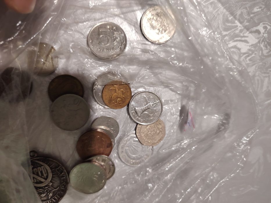 Продам старые монеты пришити звоните