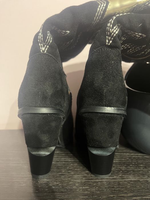 Черни ботуши