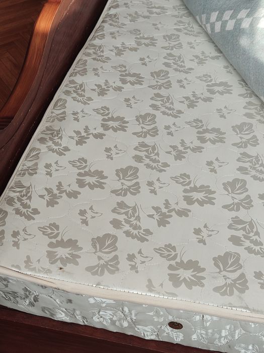 Продам спальный гарнитур с матрацем. Торг