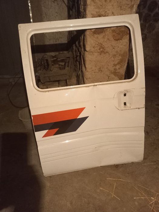 Damasga radnoy urta eshik