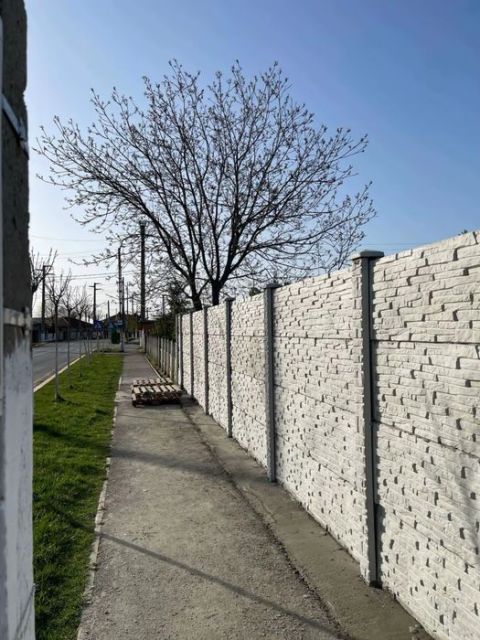 Gard  din placi de beton
