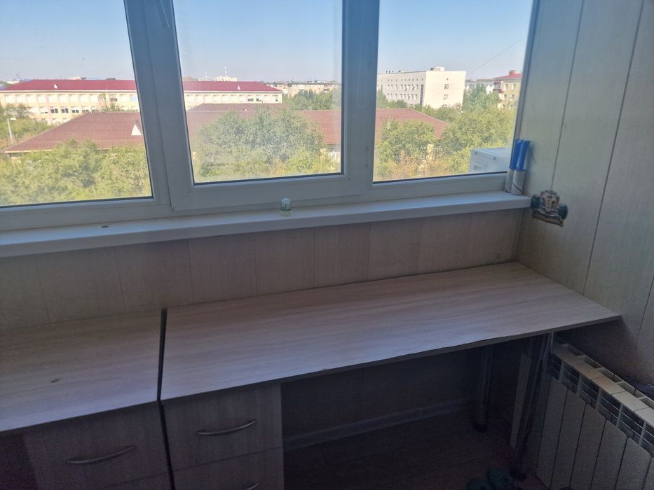 2 Стола школьных. Можно по отдельности.  1 стол 5000 тг