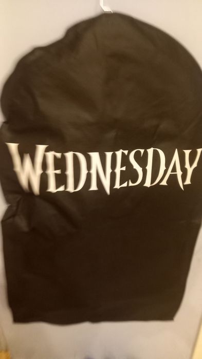 Комплект Wednesday сако, значка,чантичка и бутилка