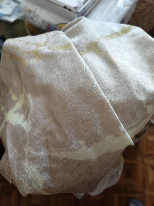 Сундук и велюр белый