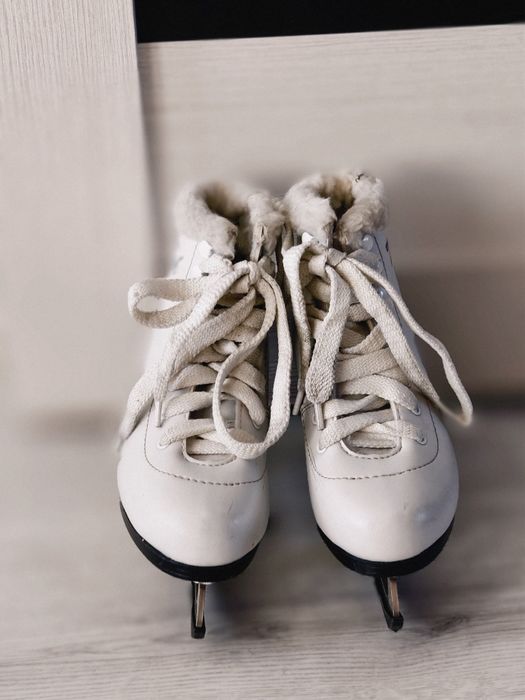 Продам коньки 33 размер