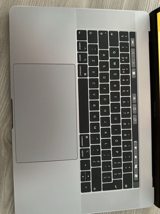 MacBook Pro 15-inch 2018, i7 6-Core, 16GB RAM, 512GB SSD