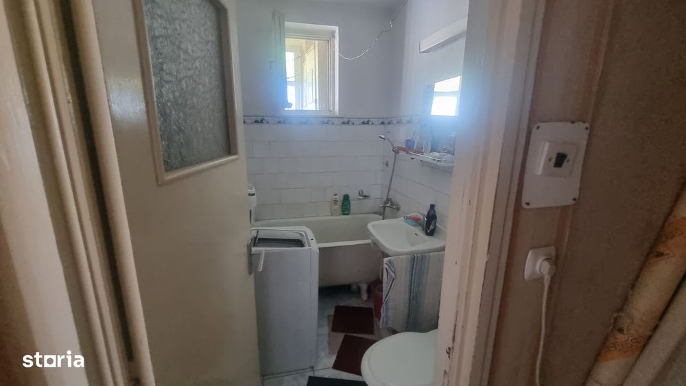 Apartament cu 3 camere, etaj 3, zona Liceul Lucian Blaga