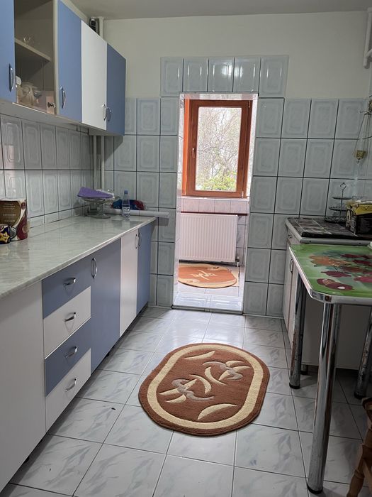 Inchiriez ap 3 camere parter