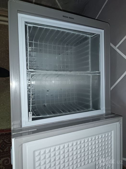 Продам морозильник ларь 330л холодильник