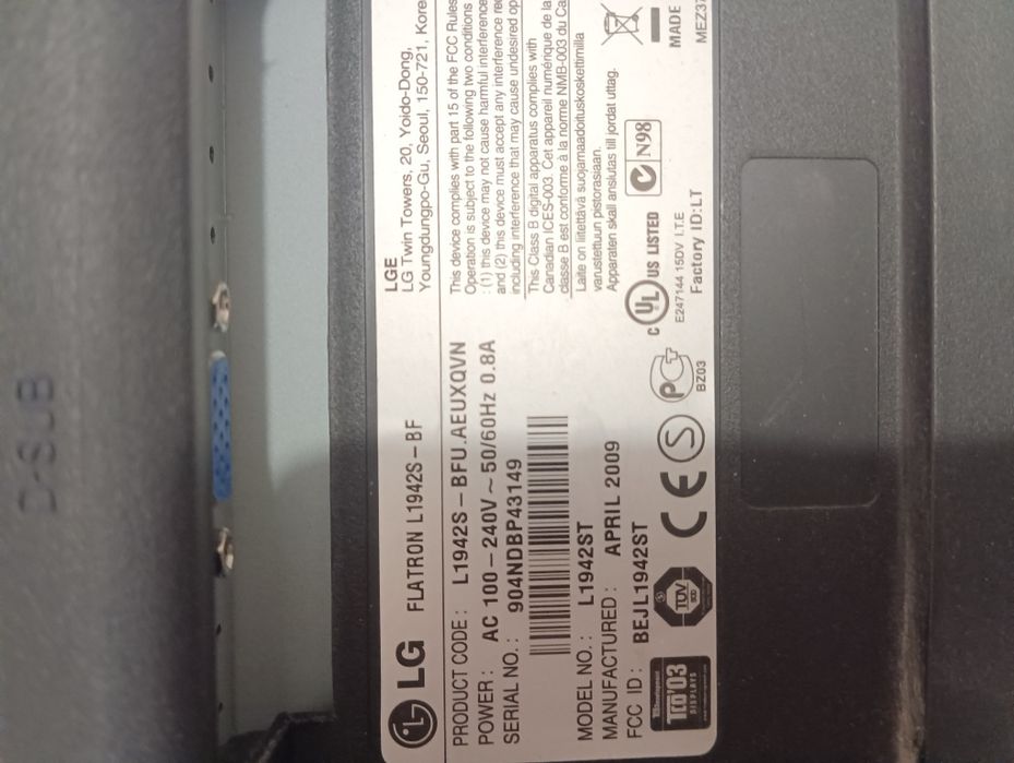 Продавам монитор 19 инча