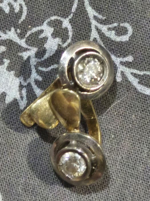 Серьги 750 пробы с бриллиантами