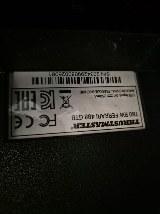 Vand volan thrustmaster in stare impecabila