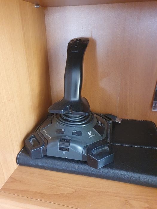Джойстик Logitech Attack 3