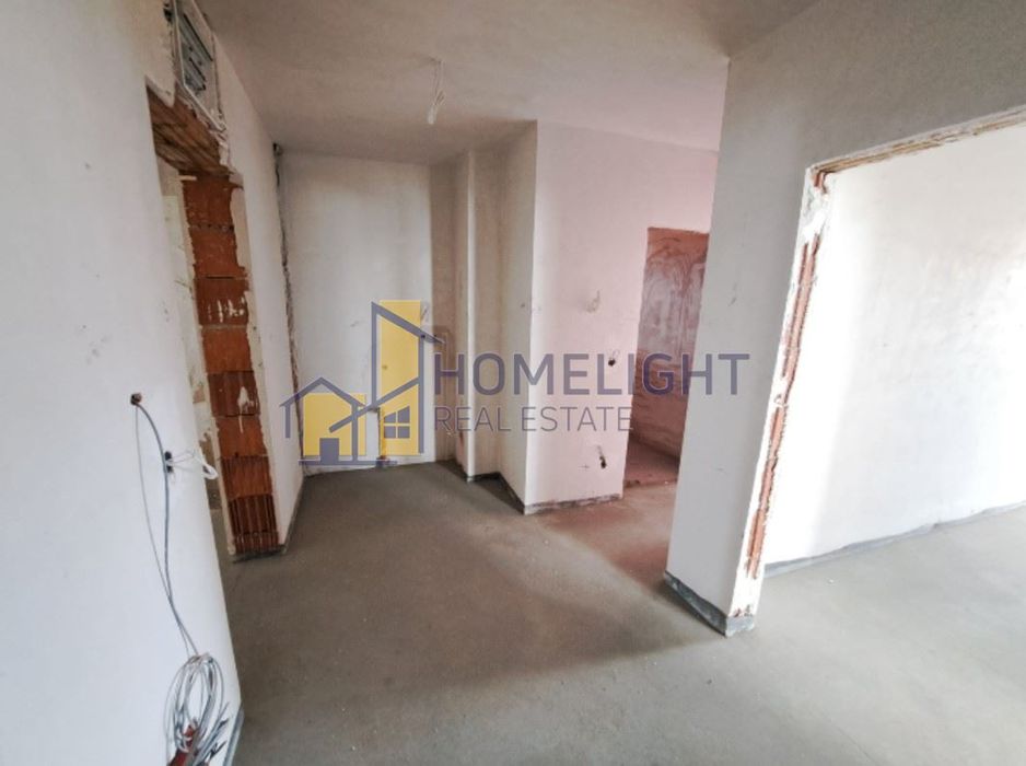 Тристаен апартамент в кв. Кръстова вада