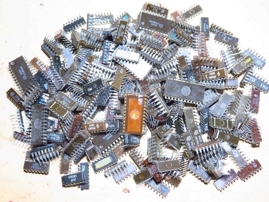 Транзисторы разные ,Тиристоры , диоды- год изготовления до 1980г