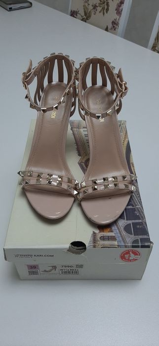 Женские новые туфли